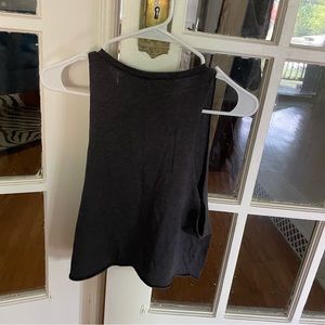 ✨ 10/$10 Divided Grey Cut out tank top crop